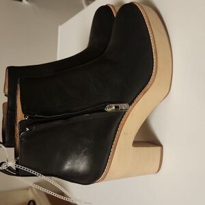 Antonio Melani Ollive Leather Side Zip Clog Booties